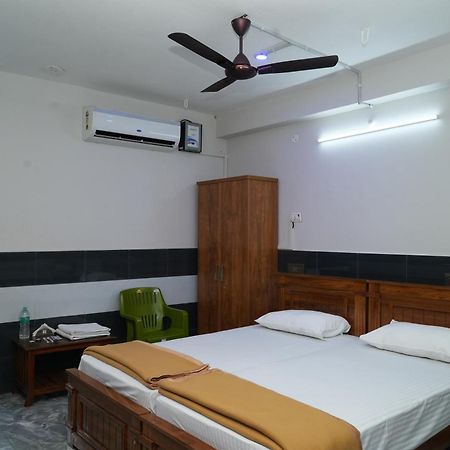 Hotel Rajali Residency à Kulithalai Extérieur photo