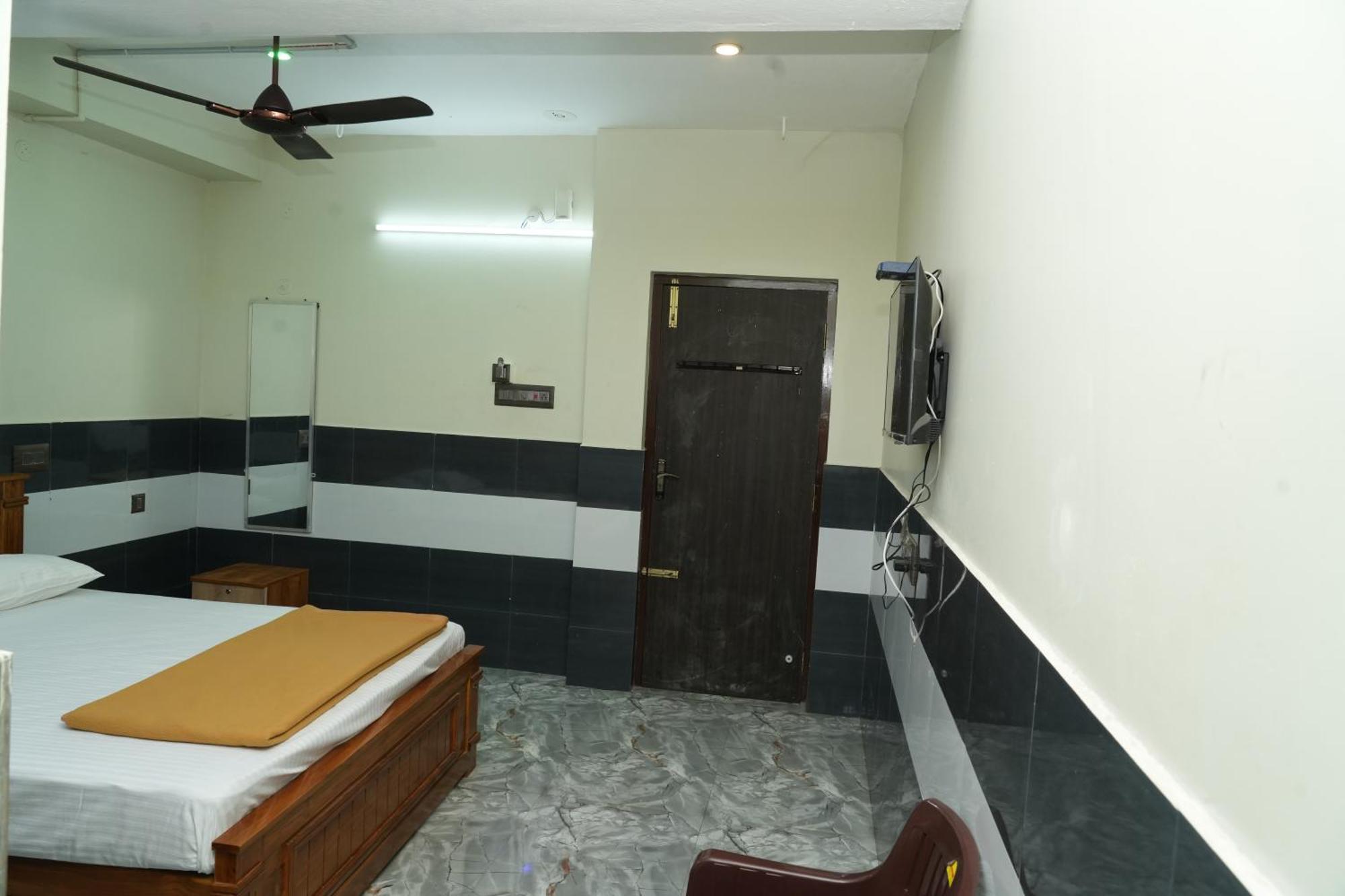 Hotel Rajali Residency à Kulithalai Extérieur photo